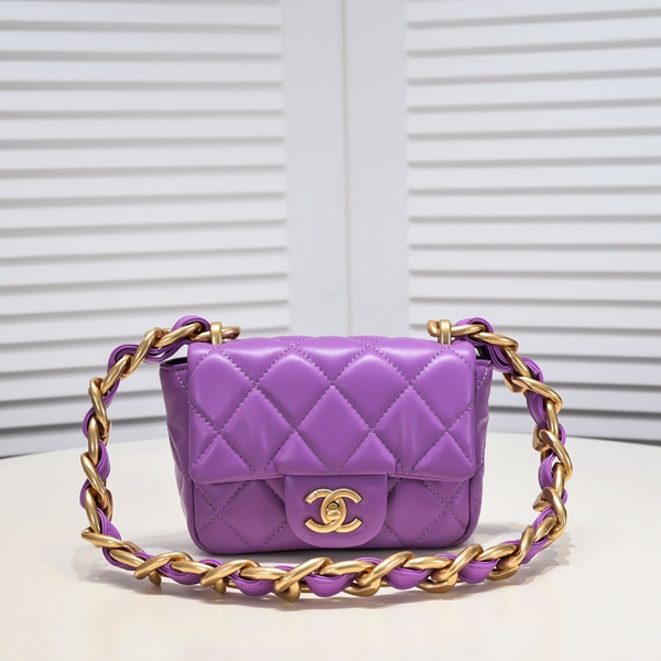 シャネルバッグ正面デザイン